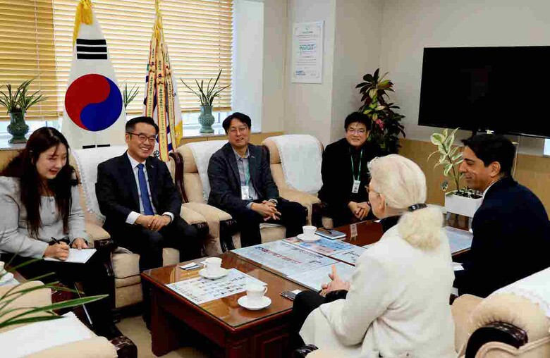 안호근 원장 prins 회장 환담(농진원 제공)