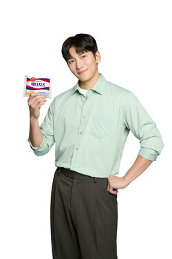서울우유 체다치즈 메인 광고 모델 지창욱