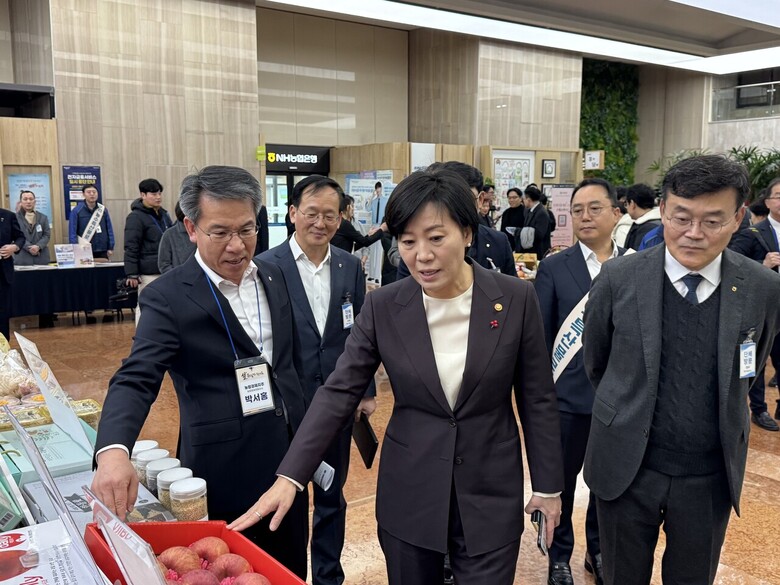 농림축산식품부 · 해양수산부 · 농협 · 수협에서 공동 주최한 2025년 '농수특산물 설맞이 장터' 참여(농협 제공)