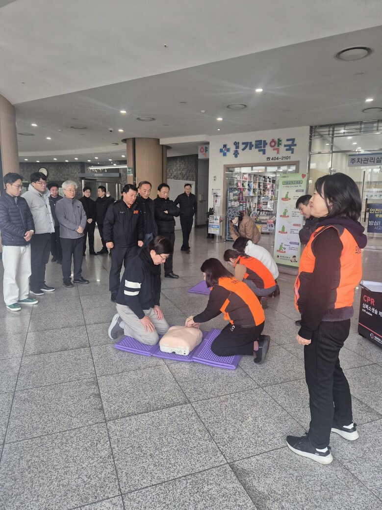 가락시장 유통인과 시장이용자 대상 심폐소생술 교육 실시(서울시농수산식품공사 제공)