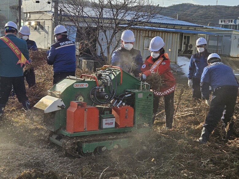 영농 부산물 안전 처리 파쇄지원단(산림청 제공)