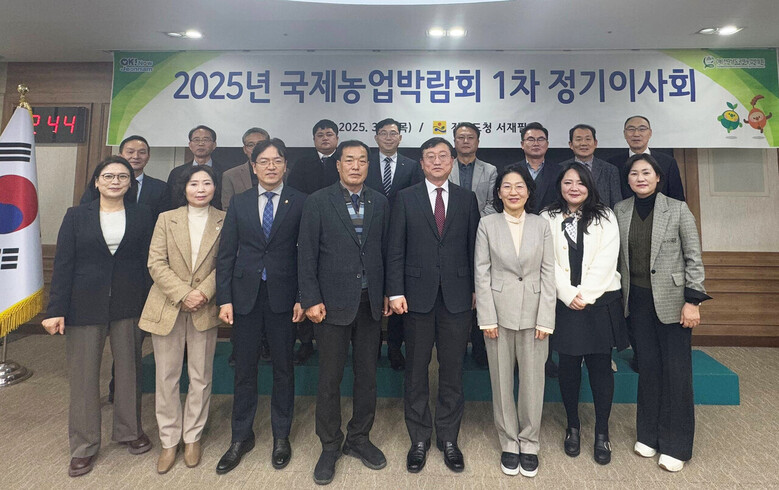 (재)전라남도국제농업박람회 임원들과 기념촬영(전남농기원 제공)