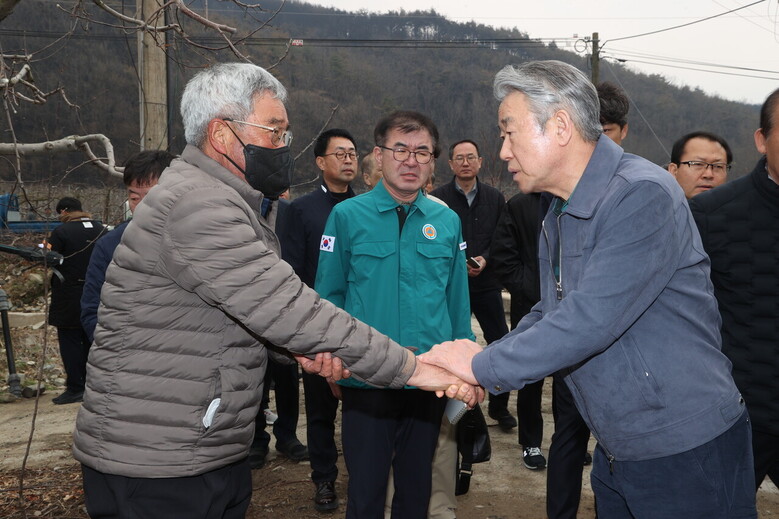 경북 산불 피해현장 방문(농협 제공)