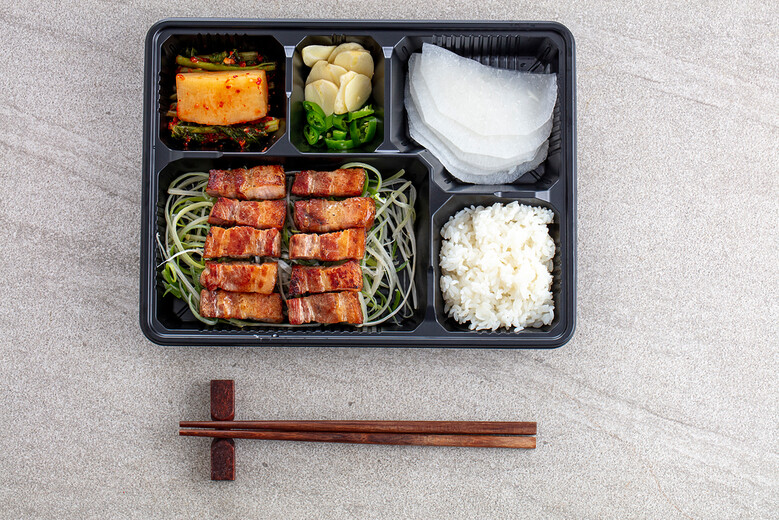 한돈을 활용한 다양한 간편식, 도시락은 영양과 맛을 챙길 수 있어 야외 활동을 즐기는 소비자에게 인기가 높다.(한돈자조금 제공)
