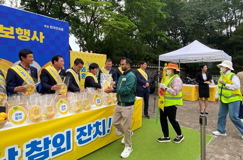 농협경제지주·한국참외생산자협의회 함께 참외 나눔행사(농협 제공)
