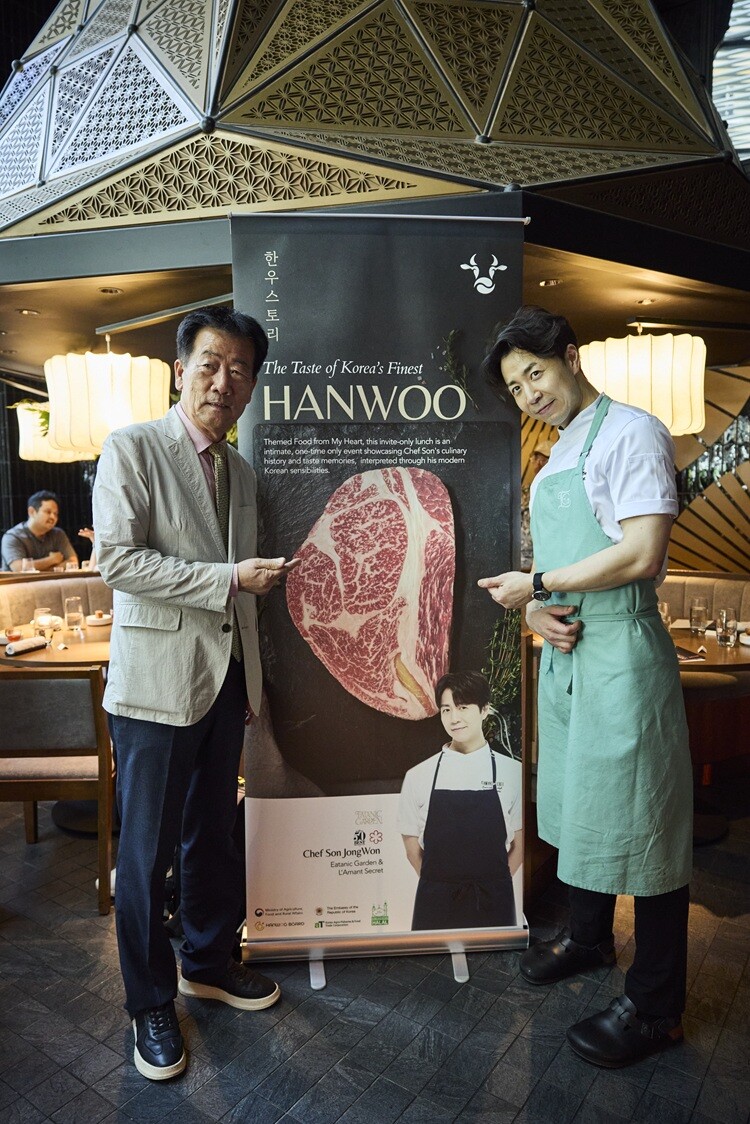 민경천 한우자조금관리위원회 위원장, 손종헌 셰프와 함께 한우의 우수성을 알려 (한우자조금 제공)