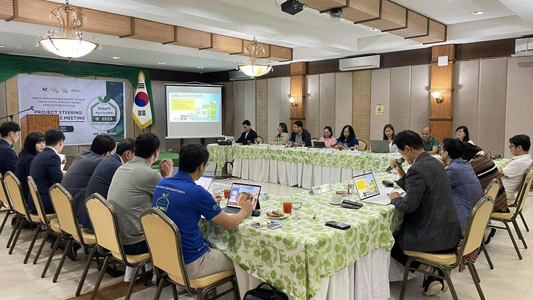 한-필리핀 양측 주요 관계자는 필리핀 스마트팜 구축사업의 진행 상황과 향후 추진 전략 전반에 대해 논의했다.(경농 제공)