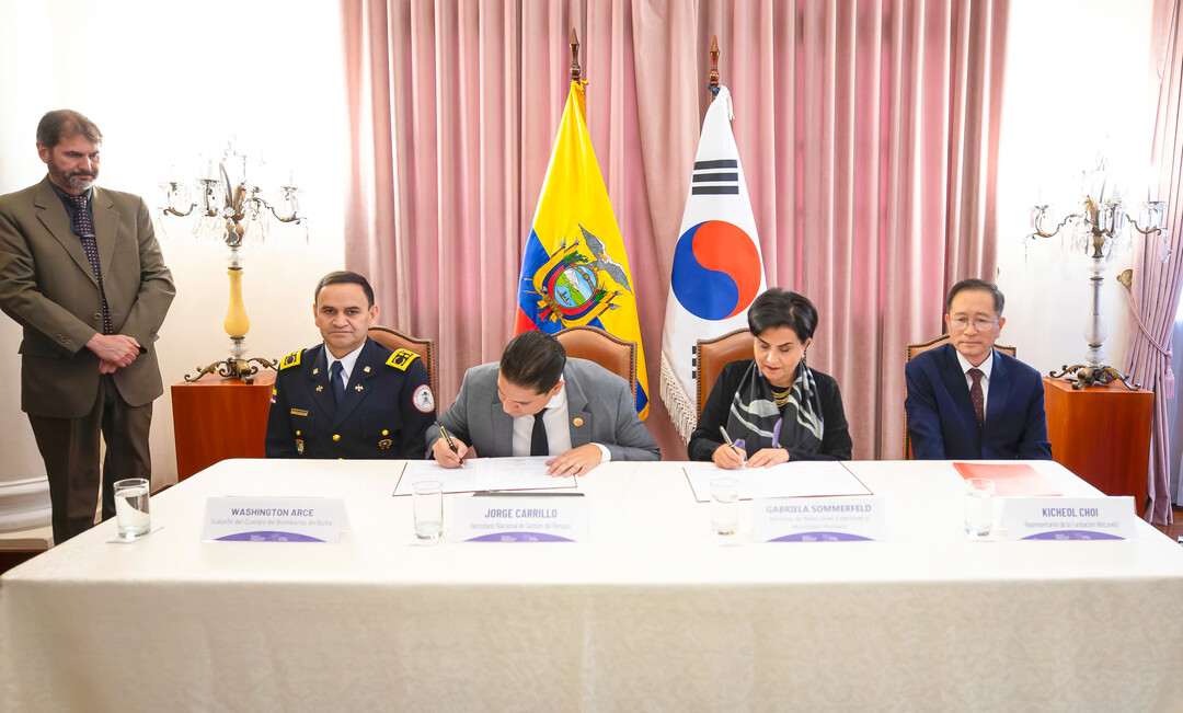 위러브유, 산불 피해국 에콰도르 국가재난관리처에 소방 장비 기증