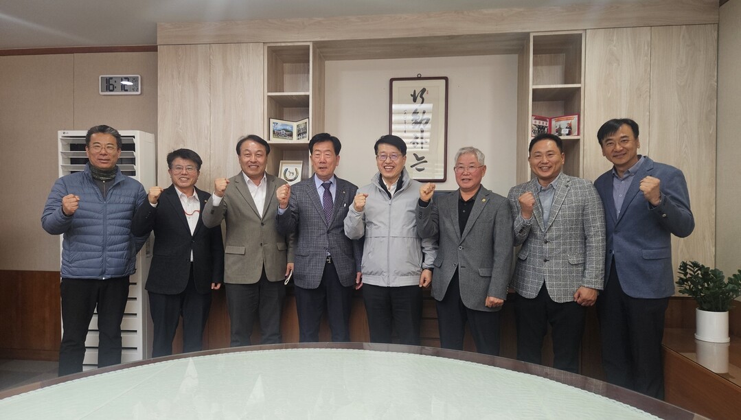 경기도, 한우산업 위기 극복 위해 현장과 맞손…사료비 경감 등 대책 추진