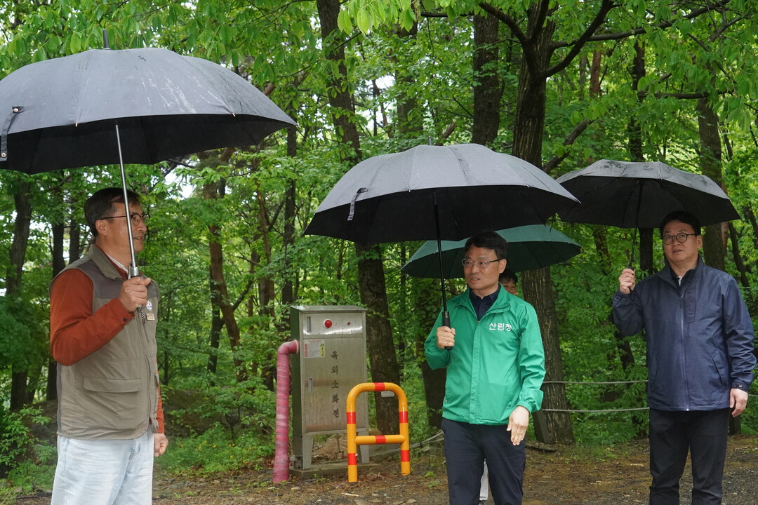 [포토뉴스]박은식 산림청장, 연휴 맞아 산림휴양시설 안전 점검